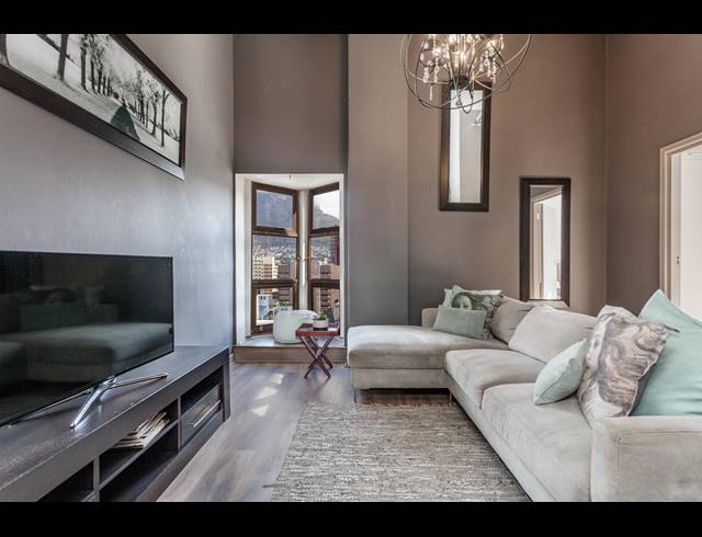 2 BEDROOM APARTMENT RENTED IN CAPE TOWN CITY CENTRE